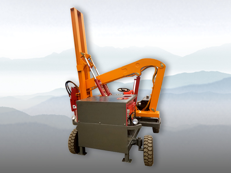 自制底盤(pán)小型護欄打樁機
